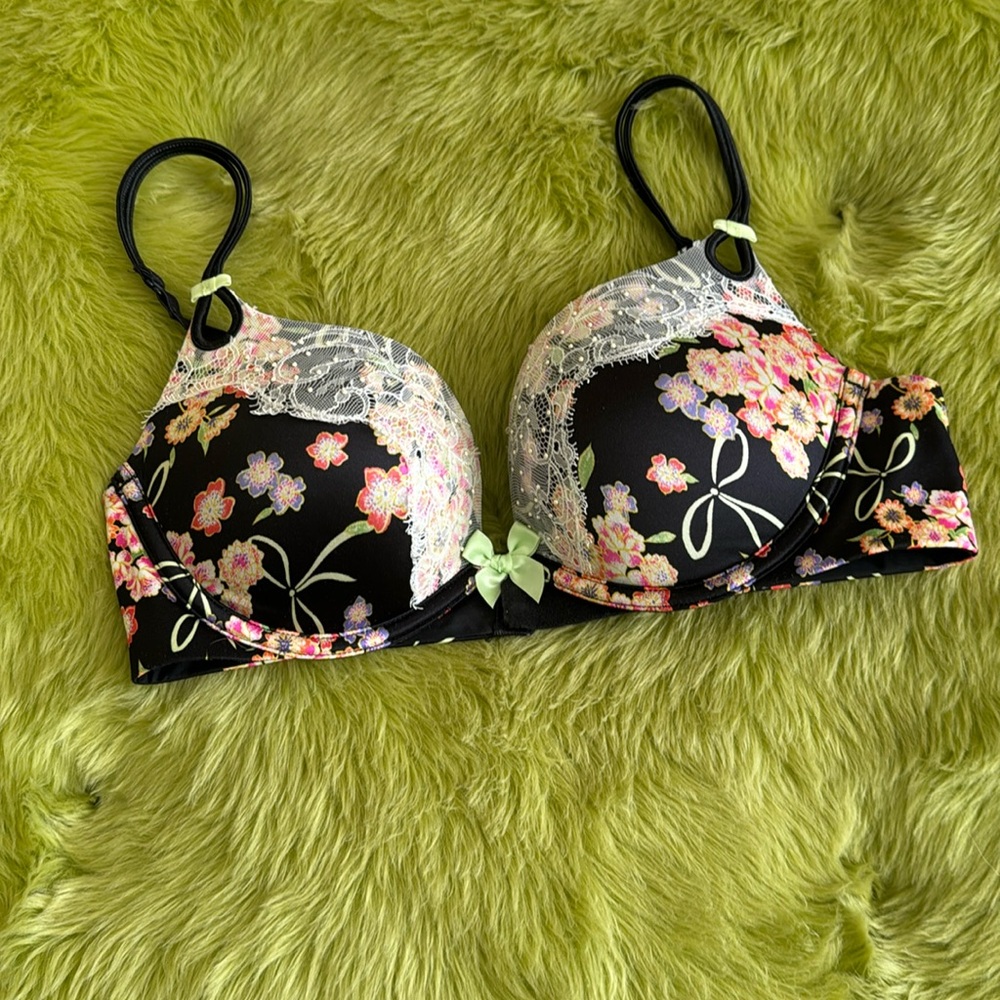 Victoria’s Secret push up bra